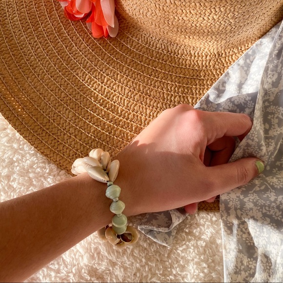 seashell cream mint puka shell bracelet - Picture 4 of 9